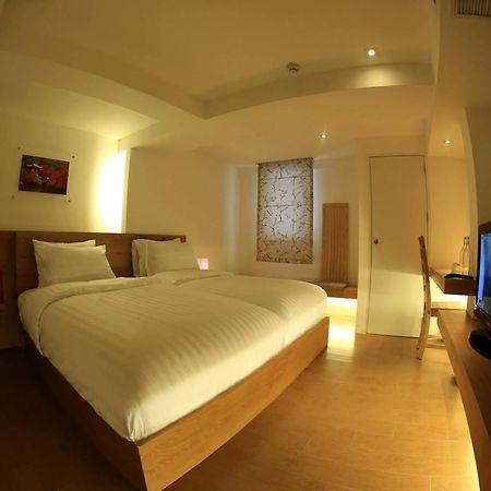 Silom One Hotel Bangkok Exterior photo
