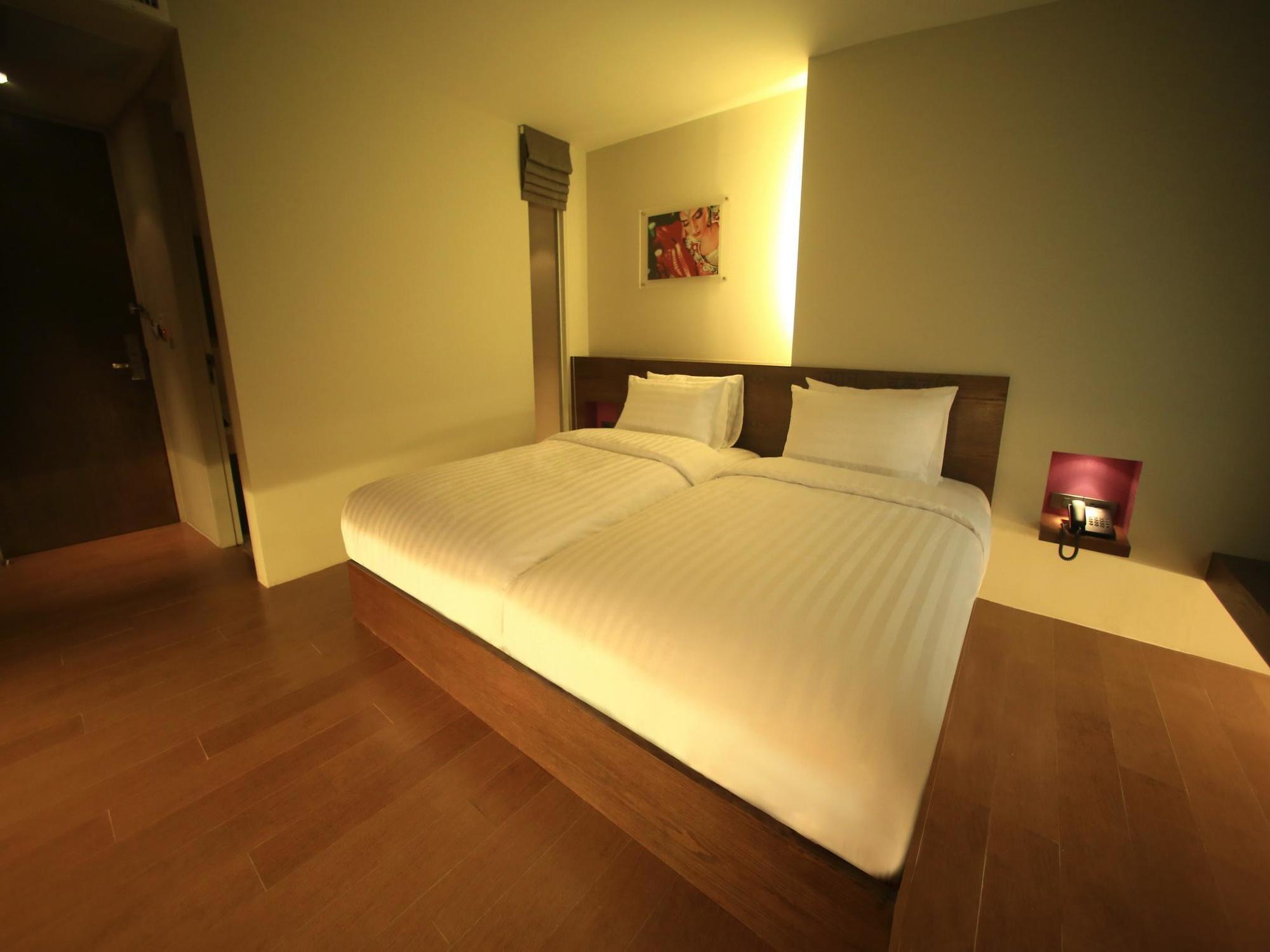 Silom One Hotel Bangkok Exterior photo