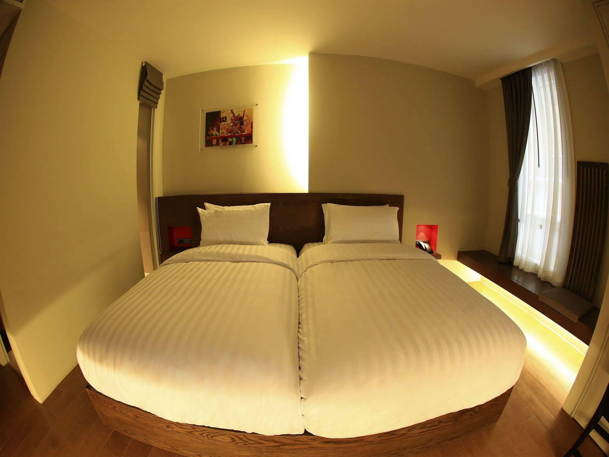Silom One Hotel Bangkok Exterior photo
