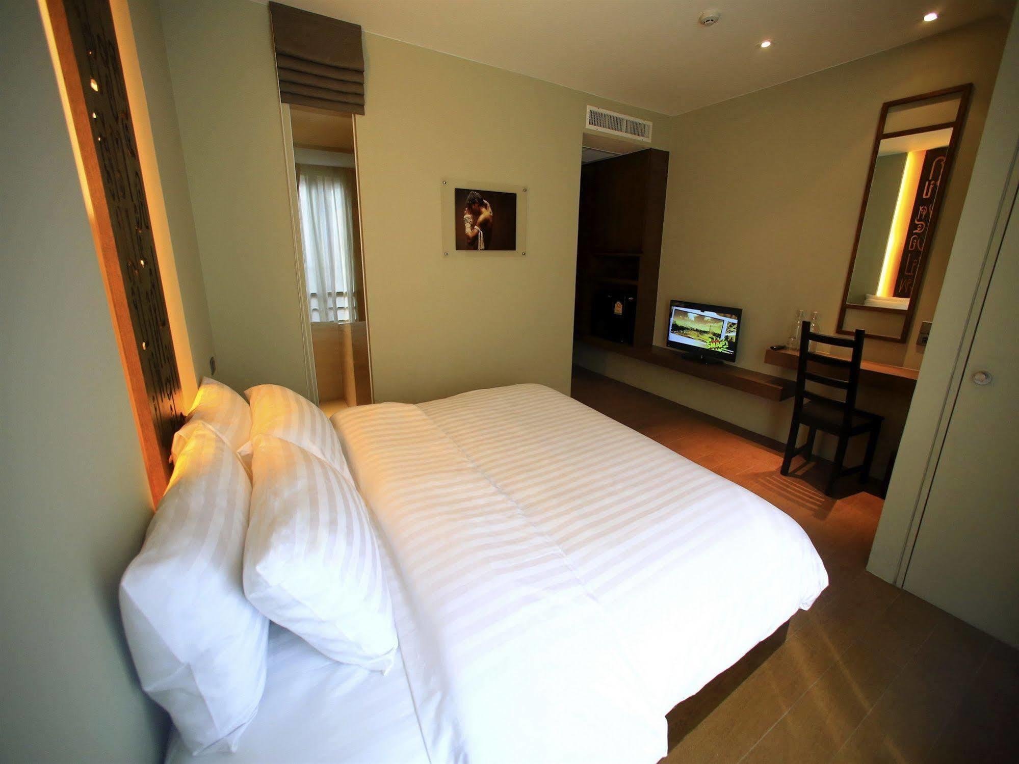 Silom One Hotel Bangkok Exterior photo