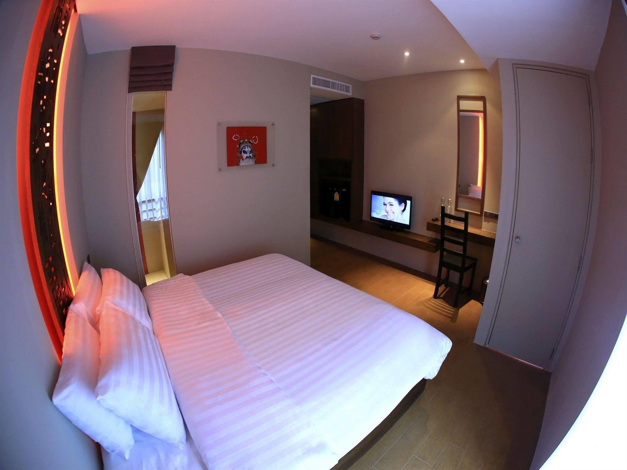 Silom One Hotel Bangkok Exterior photo