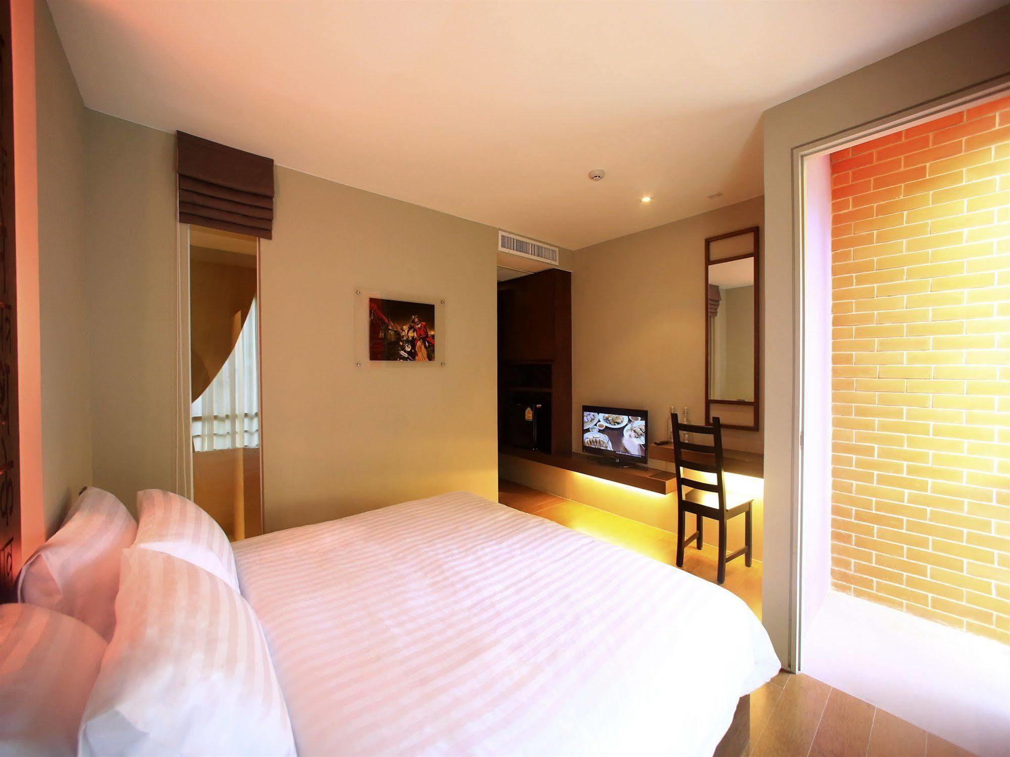 Silom One Hotel Bangkok Exterior photo
