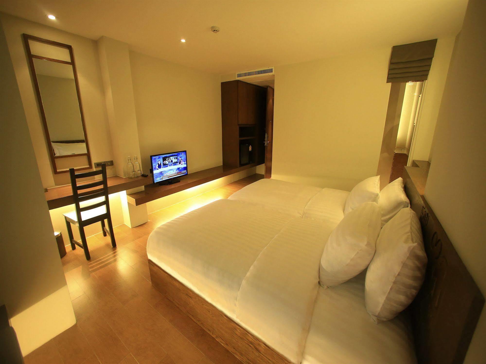 Silom One Hotel Bangkok Exterior photo
