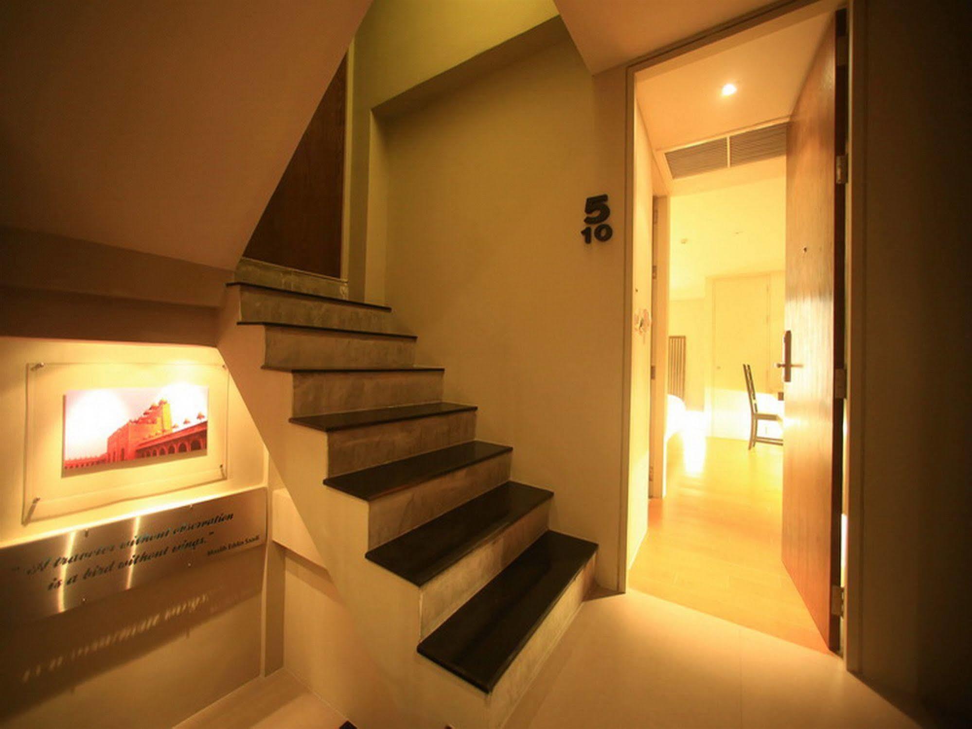Silom One Hotel Bangkok Exterior photo
